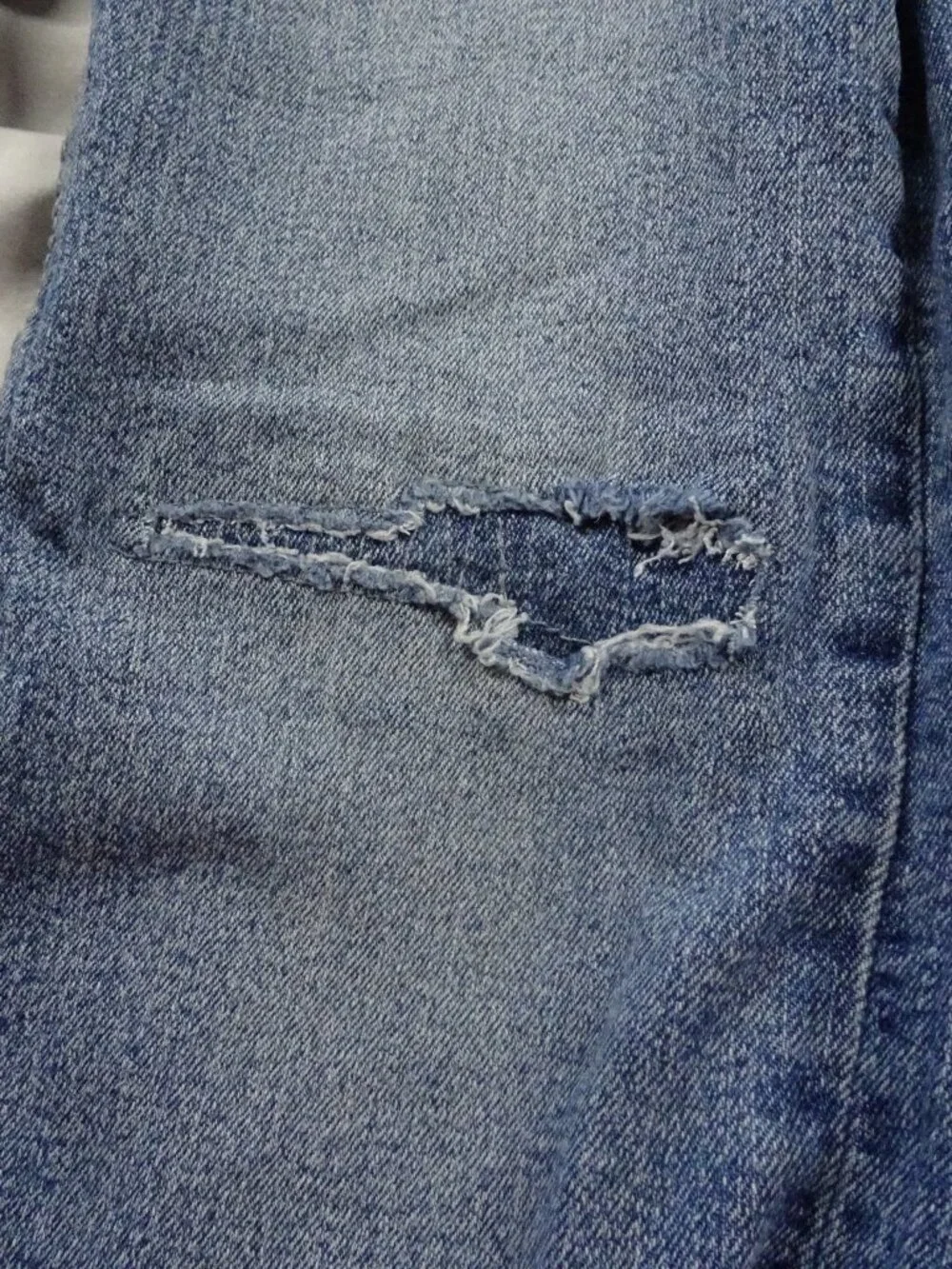 Oshkosh B'gosh Youth Boy Blue Distressed Jeans Size 7 /7A